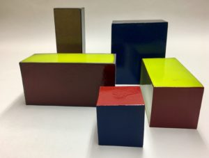 Cubes de céramique émaillés de couleurs vives